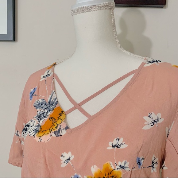 Mudd Pink Floral Crop Top Criss Cross V Neck Tie Front Cropped Short Sleeve LG - Picture 6 of 10